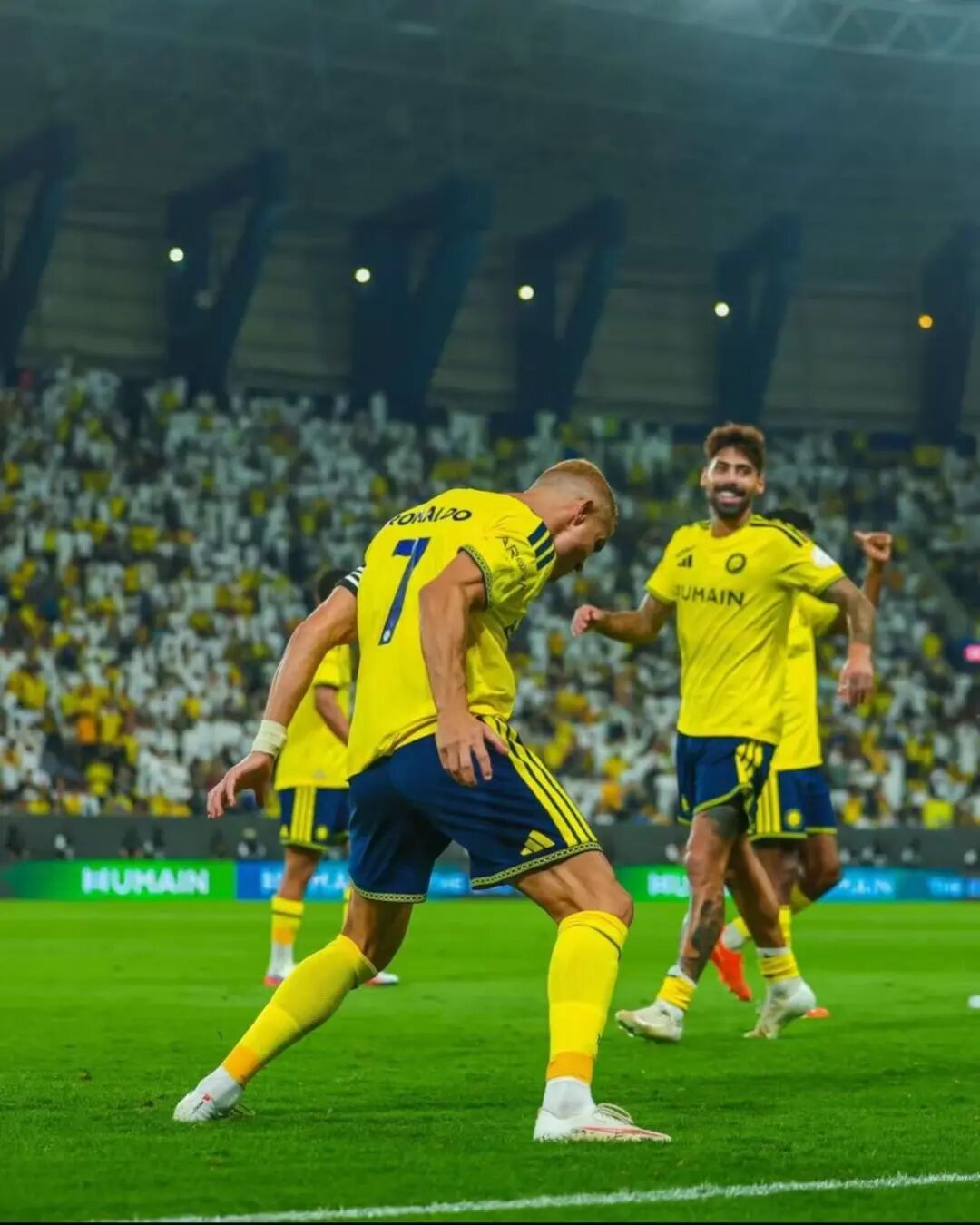 C罗佩戴宇舶水晶彩虹陀飞轮!价值超百万!